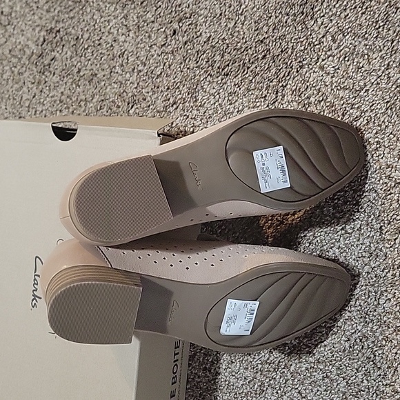 NWT Tan Clarks Women’s Juliet Hayes loafers - Picture 3 of 6